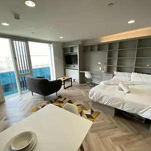 Eyre Square Self Catering Apartamento